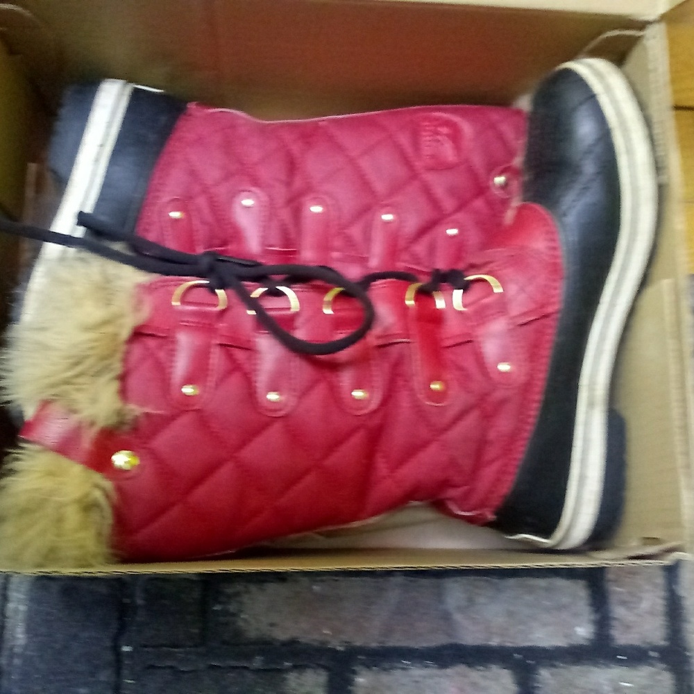 *RARE*  Sorel chili red Tofino boots